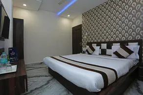 Hotel O Star Inn - Image 2