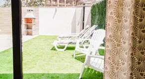Casa MYA con terreno privado y parking compartido - a 800m de Playa Poniente - Image 4