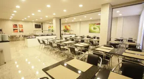 Hotel Confiance Centro Cívico - Image 4
