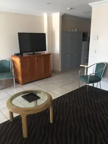 Westside Tavern and Motel - Image 2