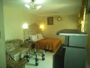 Owoods Annex Hotel - Image 2