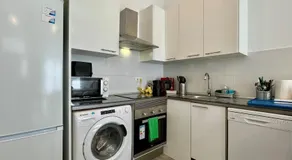 Apartamento nuevo, 2 dormitorios, patio y garaje - Image 3