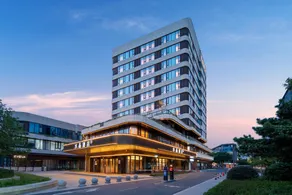 Huzhou Renhuang Mountain Crystal Orange Hotel - Image 2