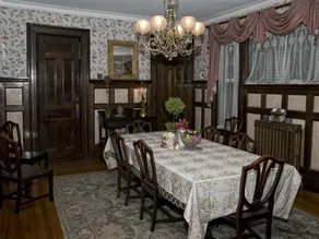 Circular Manor Bed and Breakfast - Image 2