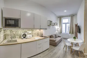 Latte Deluxe - Glam Downtown Apartments - Image 5