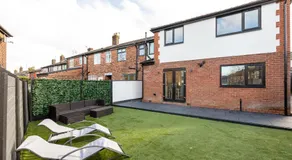 Modern 5-Bed Home EV City Centre 10 min - Image 5