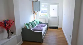 Hertfordshire - Stylish 6BR Retreat, 3 Parking - Image 5
