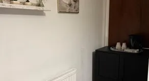 Sea Horse Studio, Private Entrance with Ensuite & Kitchenette - Image 4