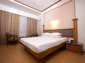 The President Hotel - Image 5
