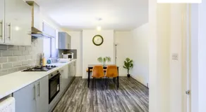 3 Bedroom Coventry House with Free Wi-fi, Large Garden and Driveway, By Passionfruitproperties - 52NRC - Image 2