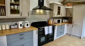 Cotswolds Grade II Listed Barn & underfloor heating - Image 5