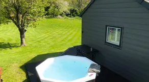 The Pumphouse with Hot Tub - Image 3