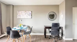2BR Apt, Easy Access to Transit & Parkway - Glenview West - Image 4