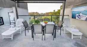 Margalit Luxury Beach Suite - Private Heated Pool, Jacuzzi, Sauna & BBQ - Image 2