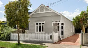 Emmaline Guest Cottage - Art Deco Era Guest Cottage with Off Street Parking - Image 3