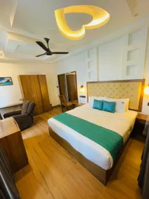 S Cliff Black Beach Resort - Image 5