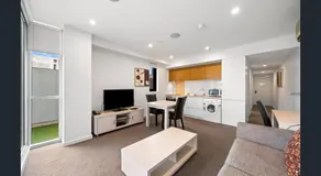 Hi 5 star luxury Adelaide City Apartment - Image 2
