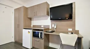 The Aberdeen Motel - Image 5