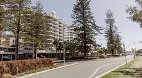 Pet-Friendly Home with Big Yard 300m to Dog Beach Walk to Restaurants - Image 5