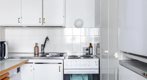 1BR Apartments next to Railway Station, Free Parking, Balcony - Image 3