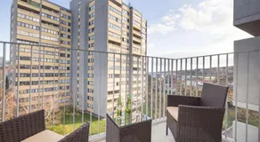 Deluxe City Apartment with balcony! Free Garage Parking included! - Image 4