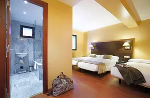 Reial Pirineus Hotel - Image 2