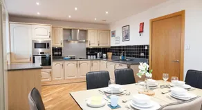 Weekly & Monthly stays in Penthouse for Contractors or Leisure Single or Superking beds available - Image 3