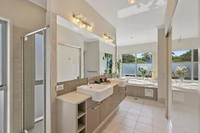 Balmoral House Retreat Pool Spa - Image 2