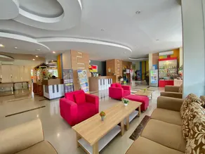 Front One Hotel Nganjuk - Image 3