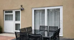 Stylish 5BR Home Free Parking, Garden & WiFi - Image 5