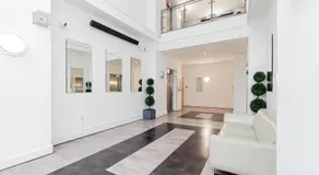 Modern Comfort 2-Bed, 2-Bath with Lift Access - Image 3