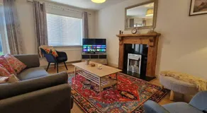 Refurbed Modern & Stylish 3BD - Garden Pets OK - Image 2