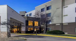 Surface Boutique Hotel Will Rogers Airport  Restaurant & Bar - Image 4