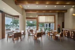 Leshan Yunzhong Yashe Private Hot Spring Hotel - Image 3