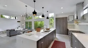 Stunning Modern Home w Pool and Hot Tub in DT - Image 3