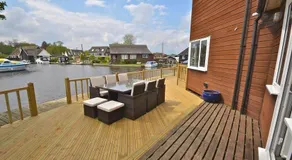 Bure Banks in the heart of Wroxham - Image 4