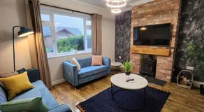 Beautifully Fab 3 bedroom 7 guests house - Image 2
