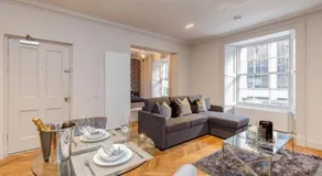 Stylish West End Retreat - Image 3