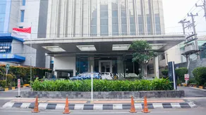 KUMU Suites Warhol at LK Simpang Lima Semarang - Image 5