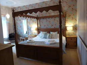 The White House Hotel - Image 2