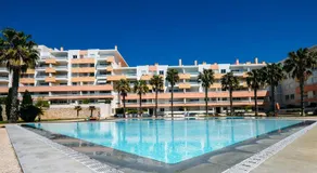 Fantastic Seaside Family Apartment with Pool - Image 3