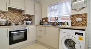 Cedar Drive, Holbeach - 1 to 4 - Self Catering - Image 2