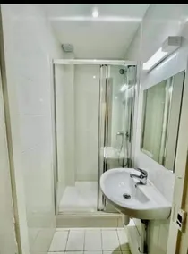 Room private next to train B 10 minute to center - Image 2