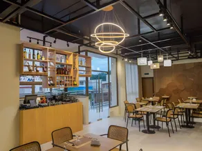 Maxi Hotel and Event Center - Image 4