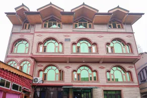 OYO Hotel New Divine Kashmir - Image 5