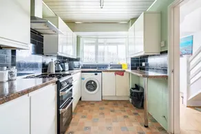 Luton Airport Guest House - Image 4