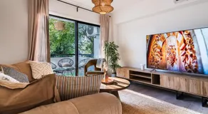 City Centre Modern Boho Stay - Image 2