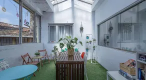 Travel & Live - Image 4