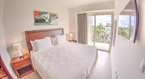 Pavilion 2BR Golden Zone - 1 Block to Beach - Image 2