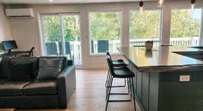 Peaceful City View - Hot Tub - 2 Parking & EV Chrger - Image 3